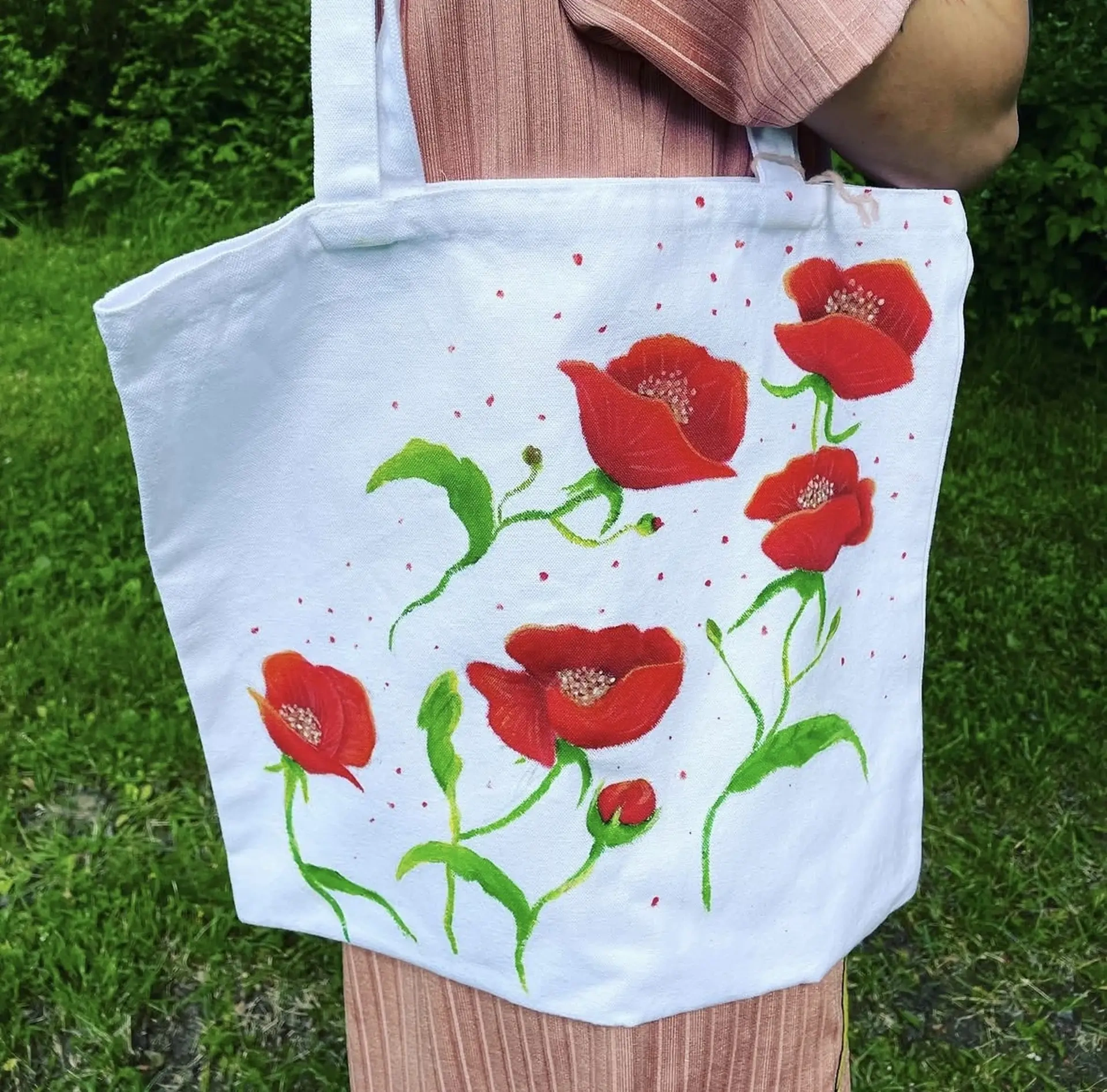 Håndmalt toteveske med valmuer — CraftyCriss